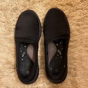 Bzees Lollipop black women’s shoes 8